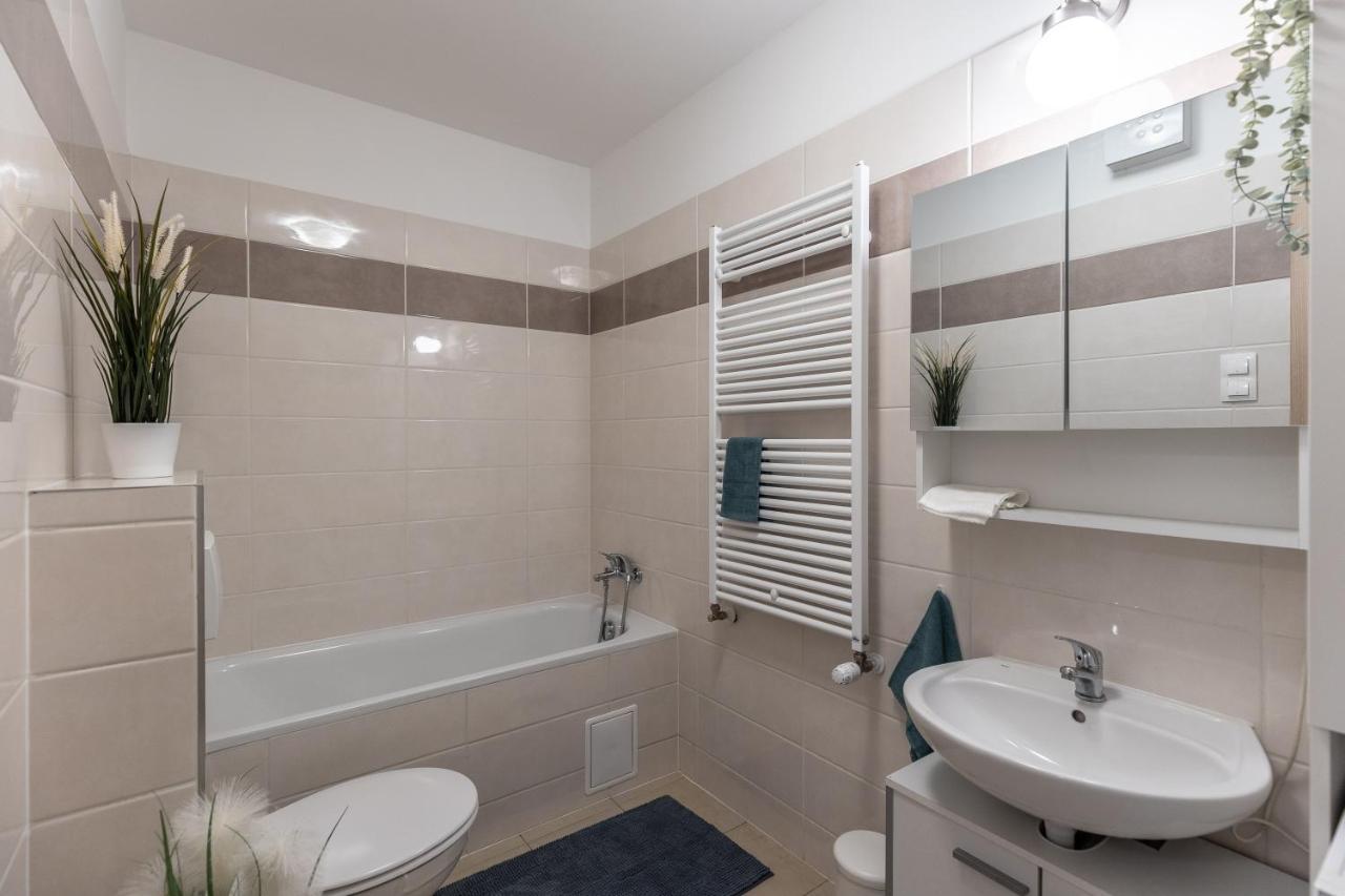 Need In Bp - Garage, Terraces, Aircon *